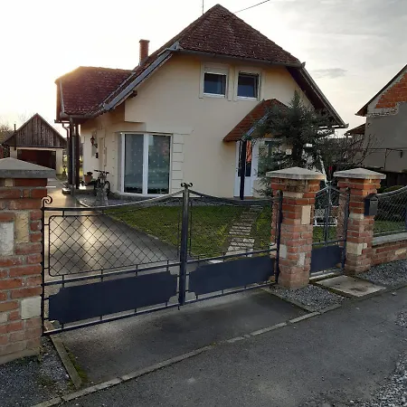 Studio Apartman Lora Lipik Exterior photo